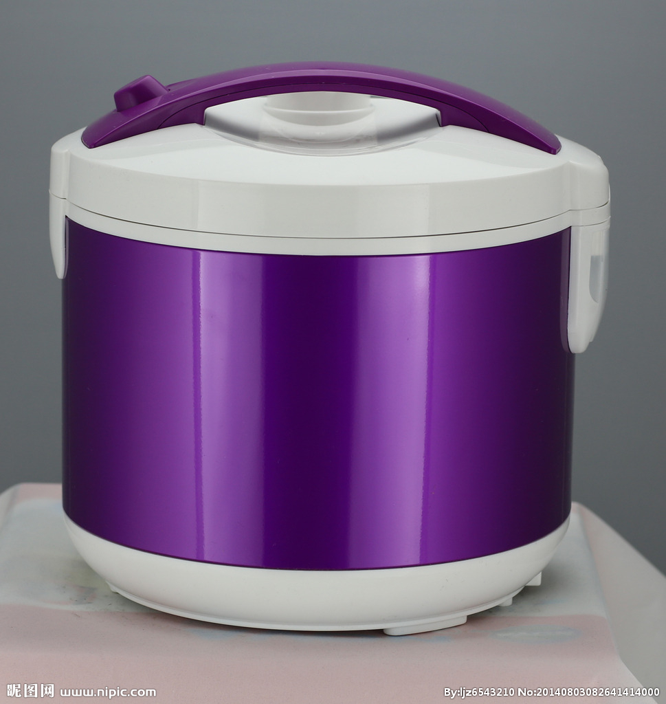 采用緞面氧化鋁板制作廚具，低調中顯高檔