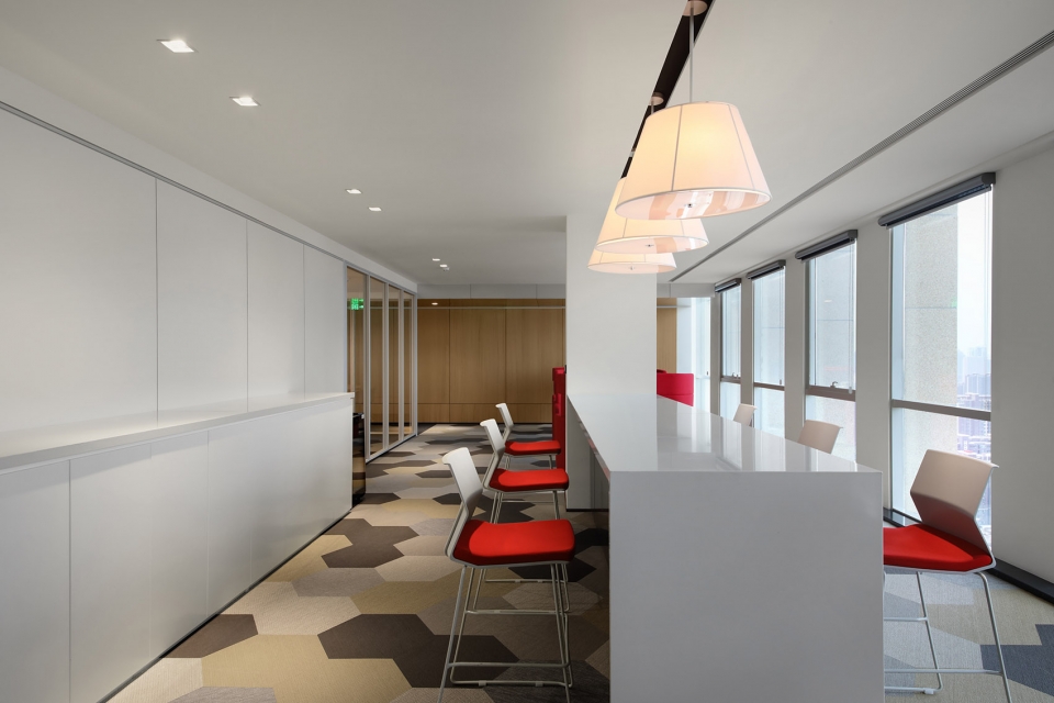 鈦銀氧化鋁應(yīng)用于廚房家具行業(yè)的優(yōu)勢